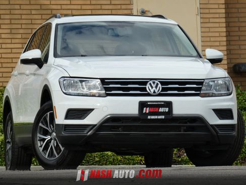 Used 2020 Volkswagen Tiguan SE w/ Panoramic Sunroof Package FWD image 1