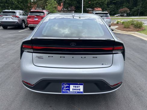 Used 2024 Toyota Prius LE FWD image 6