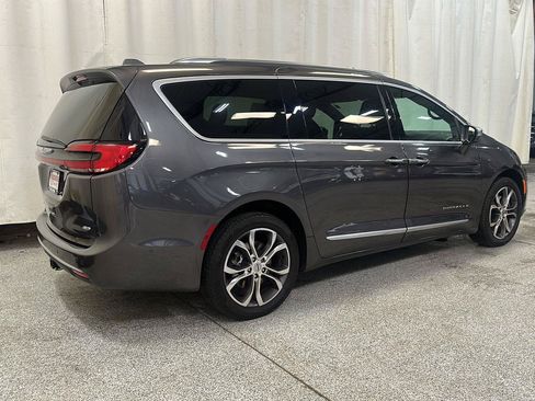 Used 2021 Chrysler Pacifica Pinnacle AWD/4WD image 5