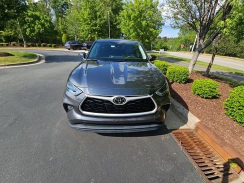 Used 2021 Toyota Highlander L image 5