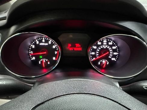 Used 2018 Kia Sedona L FWD image 17