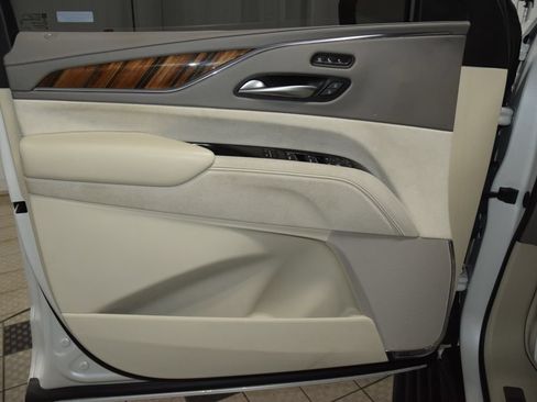 Used 2024 Cadillac Escalade ESV Sport Platinum w/ LPO, ONYX Package AWD/4WD image 52