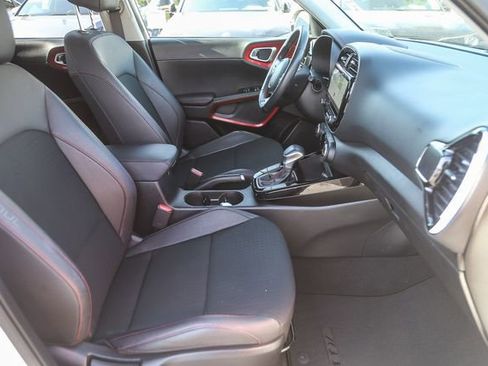Certified 2025 Kia Soul GT-Line image 18