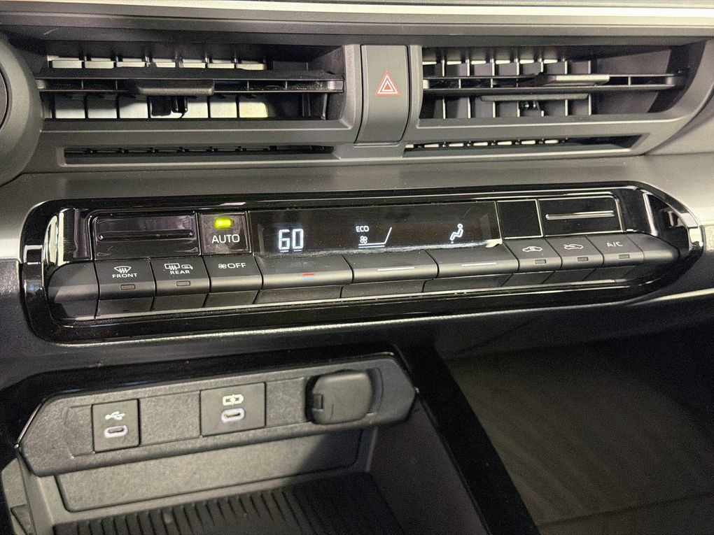 Used 2025 Toyota Prius LE FWD image 20