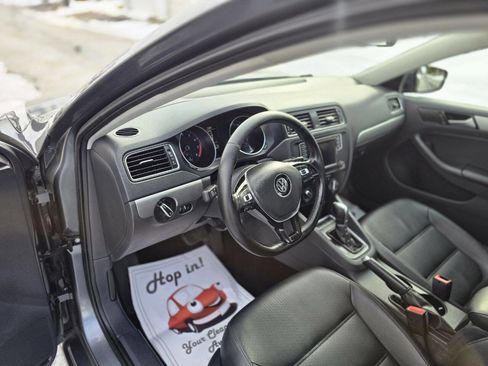 Used 2017 Volkswagen Jetta SE image 14