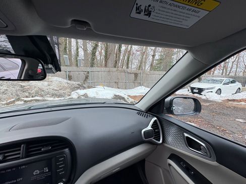 Used 2025 Kia Soul LX w/ LX Technology Package image 32