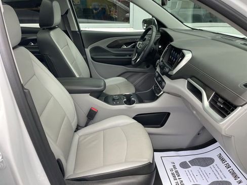 Used 2023 GMC Terrain SLT w/ Tech Package image 9