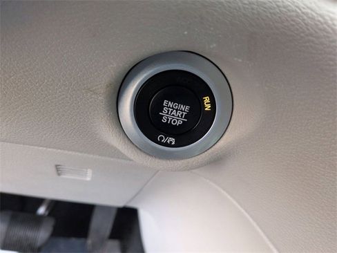 Used 2023 Chrysler Pacifica Touring-L image 21