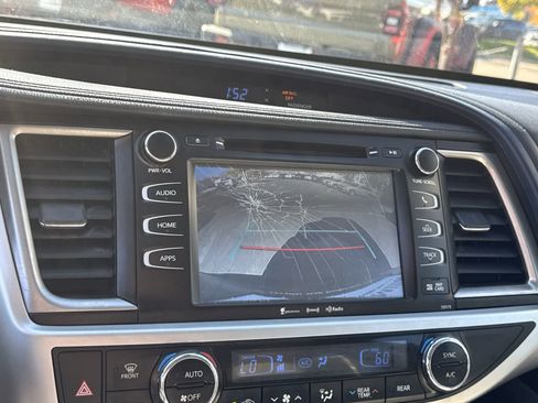 Used 2018 Toyota Highlander XLE image 25