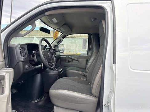 Used 2024 GMC Savana 2500 w/ Driver Convenience Package image 21
