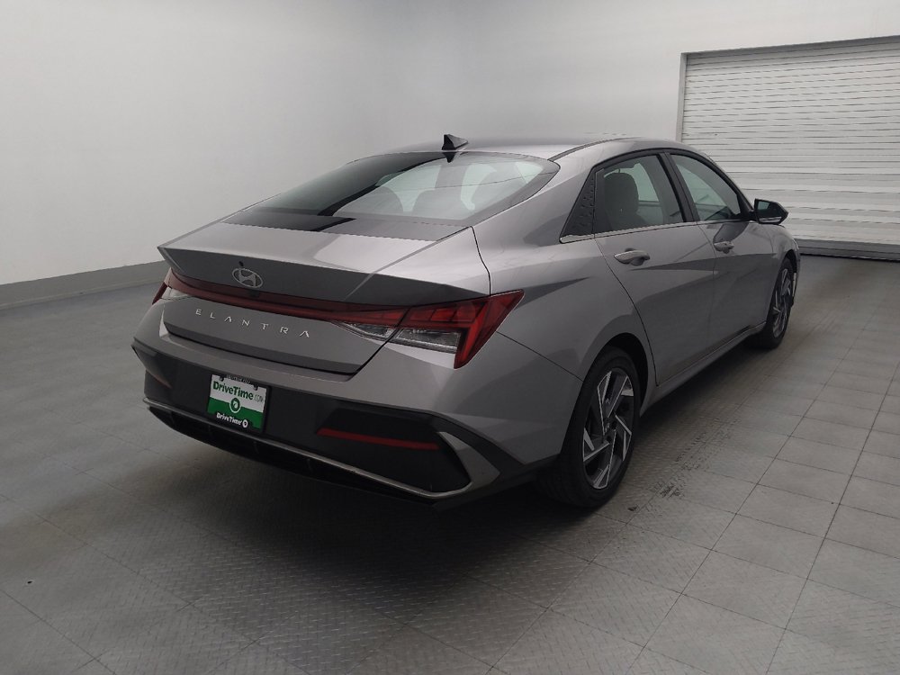 Used 2025 Hyundai Elantra SEL FWD image 9