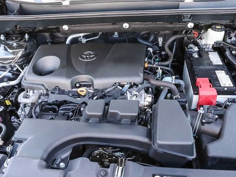 Used 2022 Toyota RAV4 XLE w/ Convenience Package FWD image 34