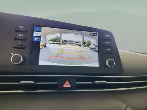 Used 2025 Hyundai Elantra SE FWD image 25
