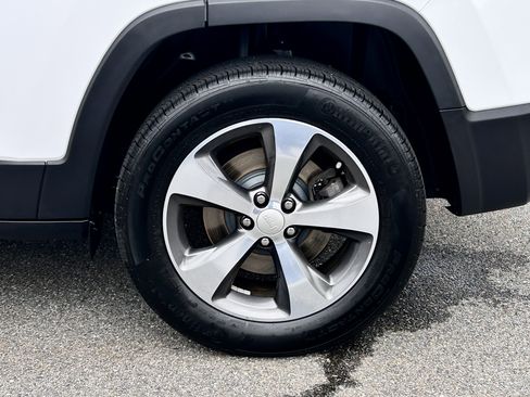 Used 2019 Jeep Cherokee Limited AWD/4WD image 8