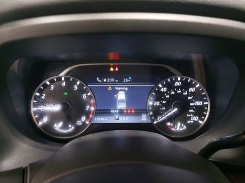 Certified 2024 Nissan Titan SV w/ SV Convenience Package image 18