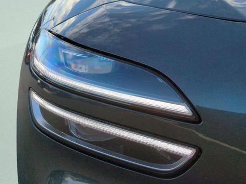 Certified 2025 Genesis G70 2.5T w/ Sport Prestige Package image 9