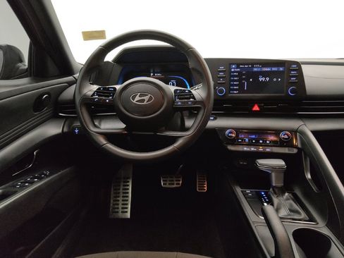 Used 2025 Hyundai Elantra Sport FWD image 22