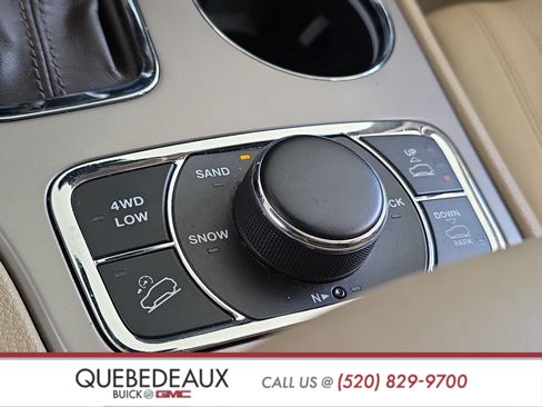 Used 2020 Jeep Grand Cherokee Overland AWD/4WD image 21