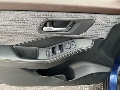 Used 2023 Nissan Rogue SV image 11