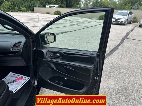 Used 2016 Dodge Grand Caravan SE FWD image 30