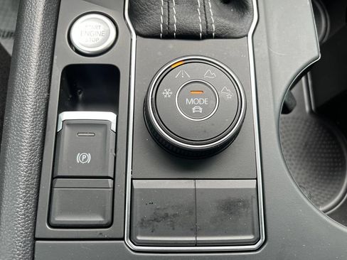 Certified 2022 Volkswagen Atlas Cross Sport SE AWD/4WD image 15