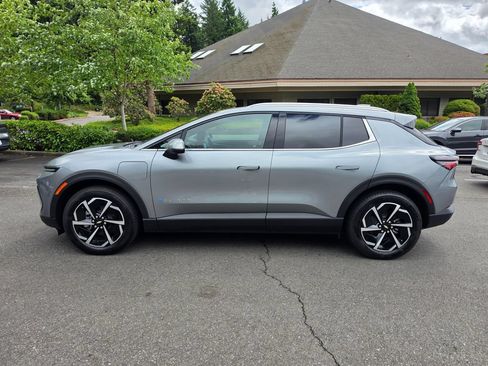 New 2026 Chevrolet Equinox EV LT AWD/4WD image 2