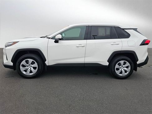 Used 2025 Toyota RAV4 LE image 3