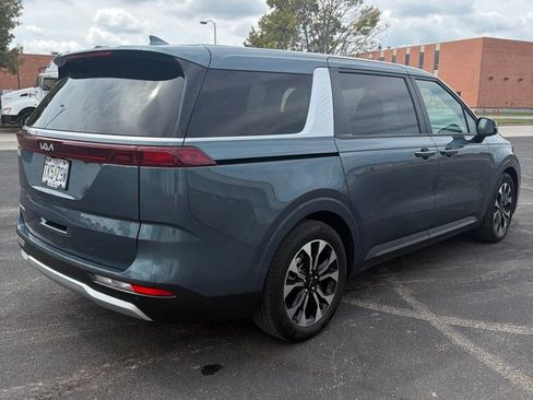 Used 2024 Kia Carnival EX FWD image 5
