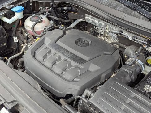 Used 2020 Volkswagen Tiguan SE w/ Panoramic Sunroof Package image 38