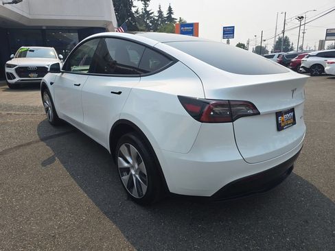 Used 2023 Tesla Model Y Long Range AWD/4WD image 5