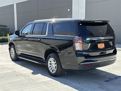 Used 2024 Chevrolet Suburban LT image 5