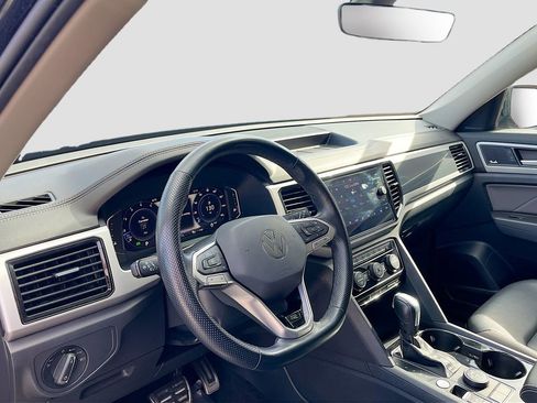 Used 2022 Volkswagen Atlas SEL Premium image 9