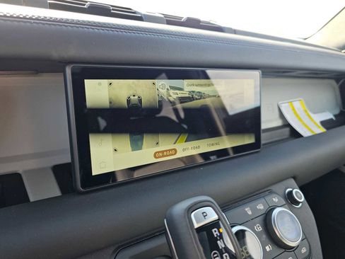 New 2024 Land Rover Defender 110 SE image 25