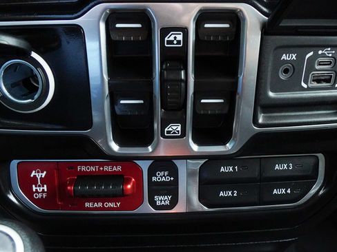 Used 2023 Jeep Wrangler Unlimited Rubicon AWD/4WD image 19
