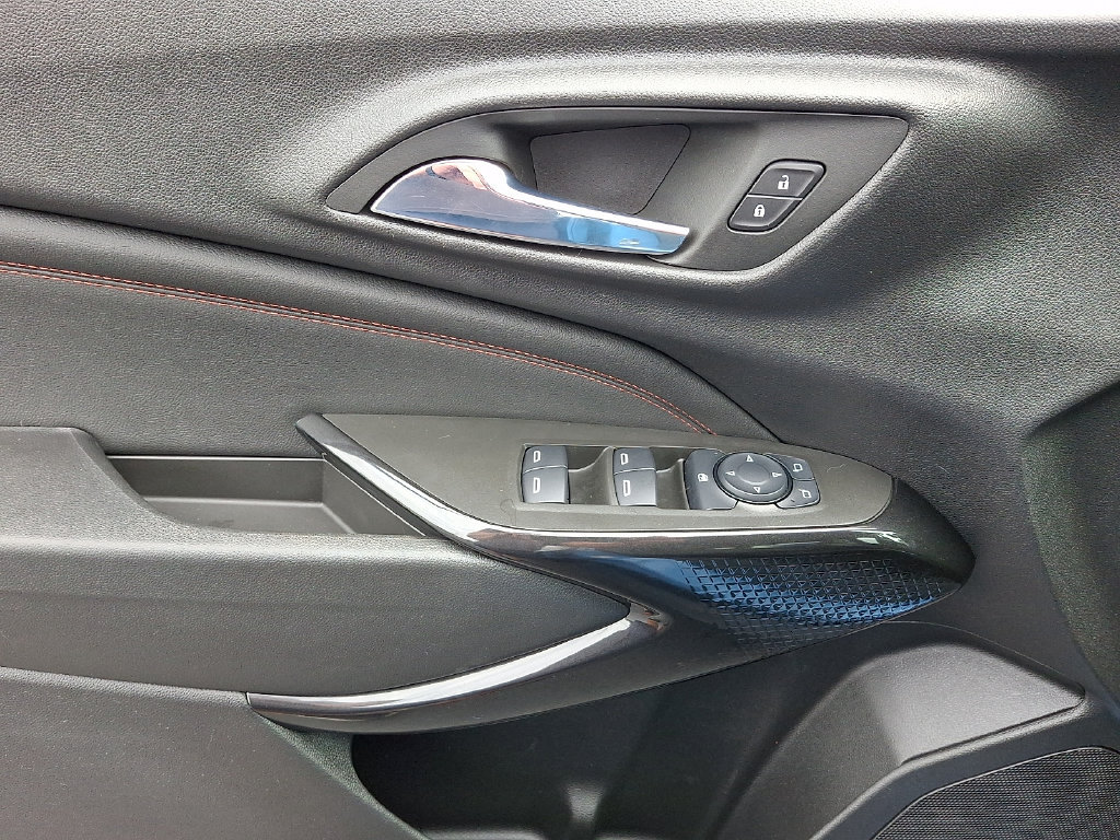 Used 2024 Chevrolet Trax RS w/ Driver Confidence Package FWD image 14