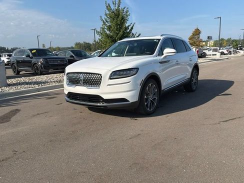 Used 2023 Lincoln Nautilus Reserve AWD/4WD image 2
