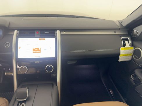 New 2026 Land Rover Discovery Limited Edition image 26