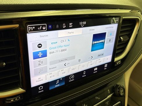 Used 2023 Chrysler Pacifica Touring-L FWD image 33