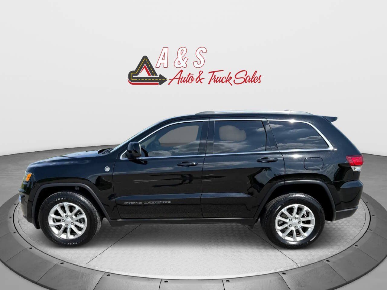 Used 2021 Jeep Grand Cherokee Laredo AWD/4WD image 6