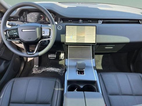 Used 2026 Land Rover Range Rover Evoque Dynamic SE AWD/4WD image 9