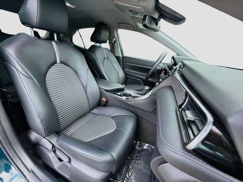 Used 2020 Toyota Camry SE w/ Convenience Package FWD image 14