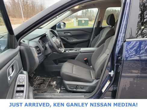 Used 2025 Nissan Rogue SV image 13