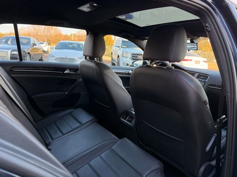 Used 2017 Volkswagen GTI SE image 20