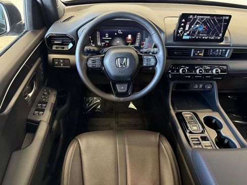 Used 2025 Honda Pilot Black Edition image 6