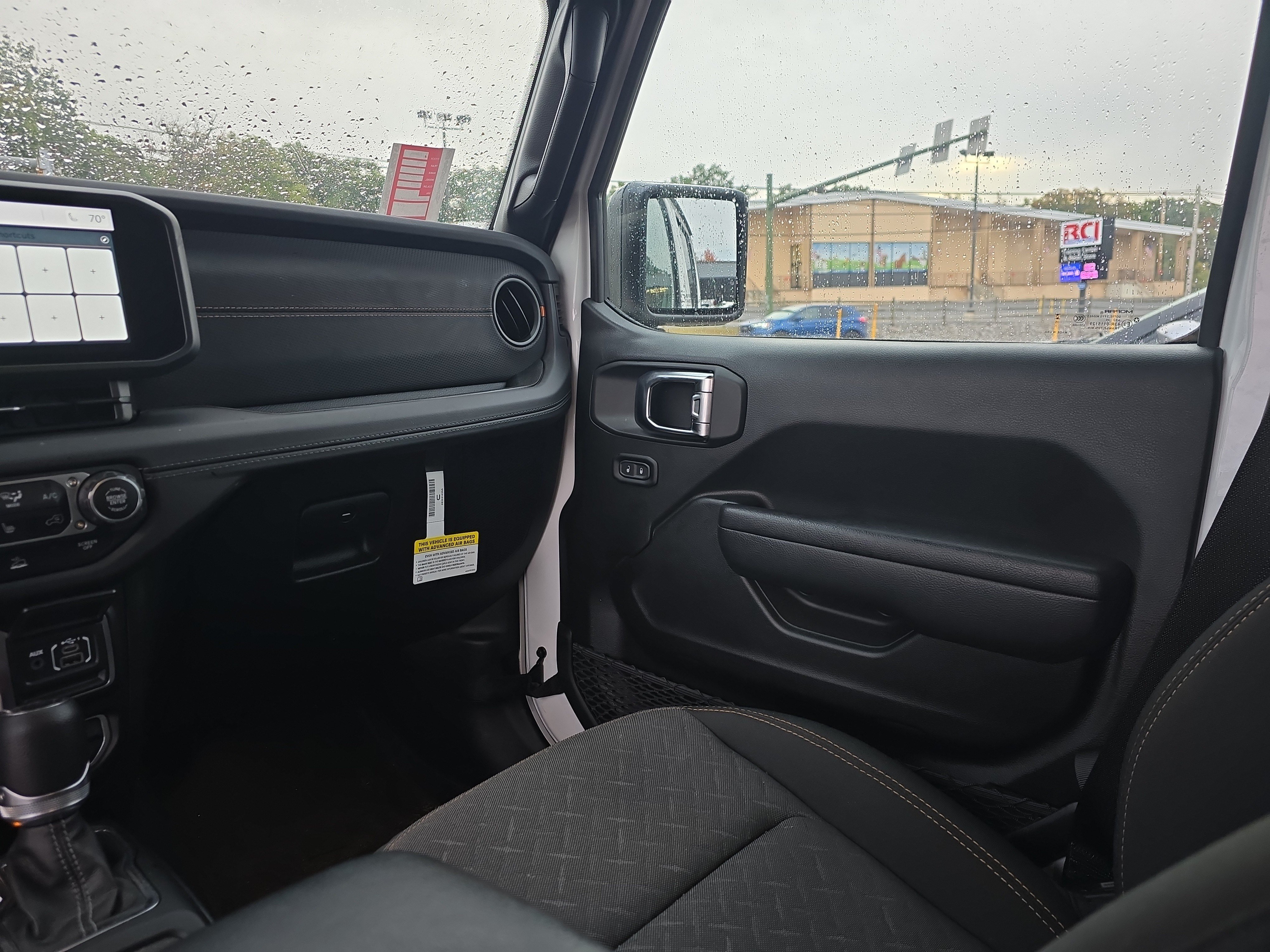 Used 2025 Jeep Gladiator Mojave w/ Convenience Group AWD/4WD image 16
