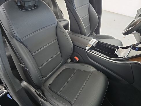 Used 2025 Mercedes-Benz GLC 300 4MATIC image 10