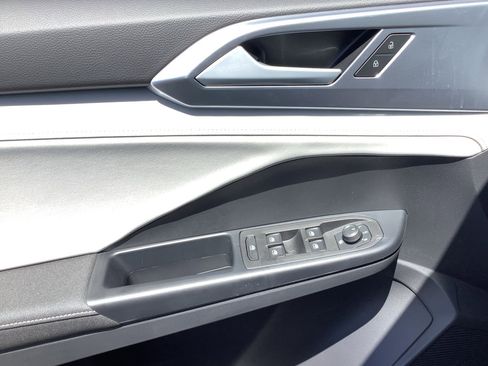 New 2026 Volkswagen Taos SE FWD image 28
