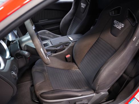 Used 2013 Ford Mustang Boss 302 w/ Boss 302 Accessory Pkg RWD image 34