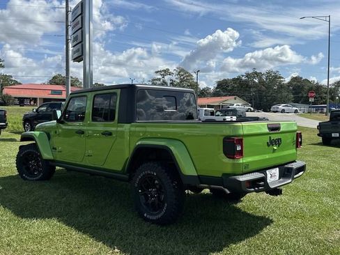New 2025 Jeep Gladiator Willys image 14