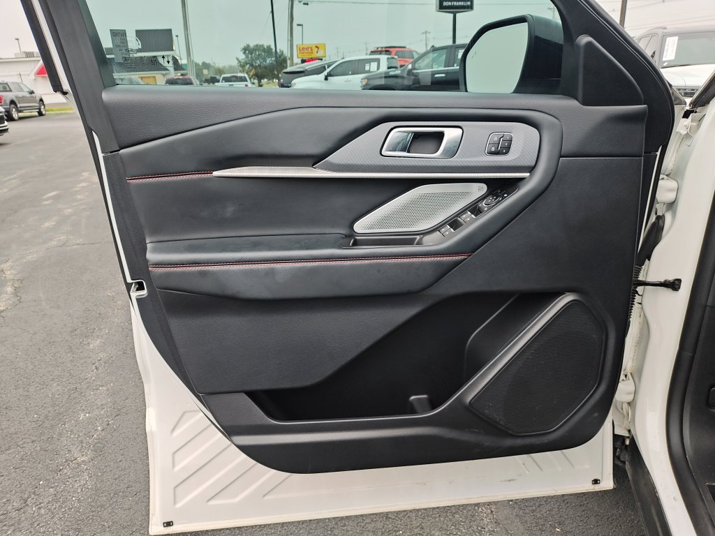 Used 2025 Ford Explorer ST AWD/4WD image 12